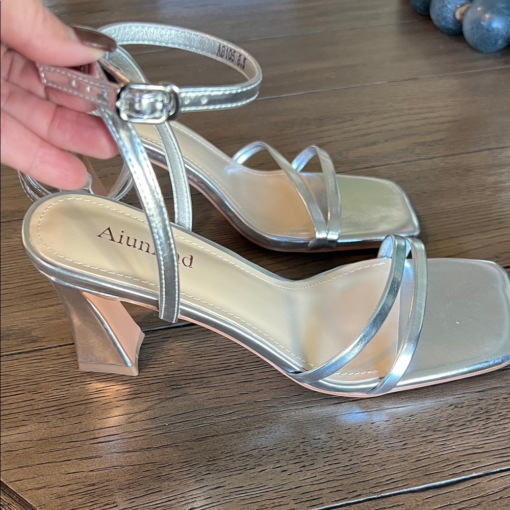 AiunIInd Metallic Silver Heeled Sandals